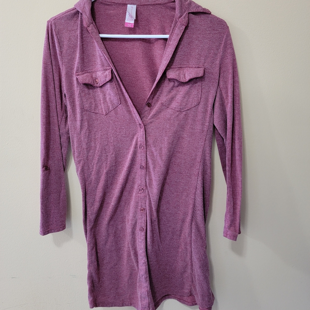 Top with quarter length sleeves.